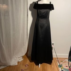 Nightway Collections Vintage Black Satin Formal Gown/Dress Faux Fur Satin Straps